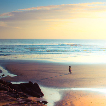 「论人当节取其长，曲谅其短。做事必先审其害，后计其利。」《格言别录》