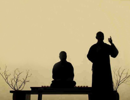 「静坐常思己过，闲谈莫论人非。」《格言别录》