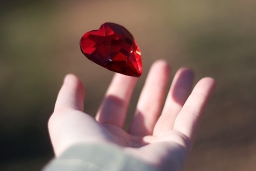 「凡劝人，不可遽指其过，必须先美其长。人喜则言易入，怒则言难入。善化人者，心诚色温，气和辞婉。容其所不及，而谅其所不能；恕其所不知，而体其所不欲！」《格言别录》