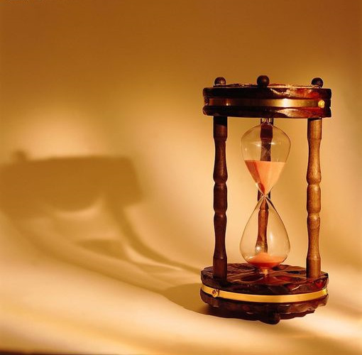 「善恶到头终有报，只争来早与来迟。众生造业，其报有三。一者现报，今生即受是也；二者生报，第二生受者是也；三者后报，第三生及十百千万生受者是也。故世之造善得祸者，前生之恶熟也。造恶得福者，前生之善熟也。始福终祸，善心退也。始祸终福，恶心悔也！」辑录《太上感应篇汇编》