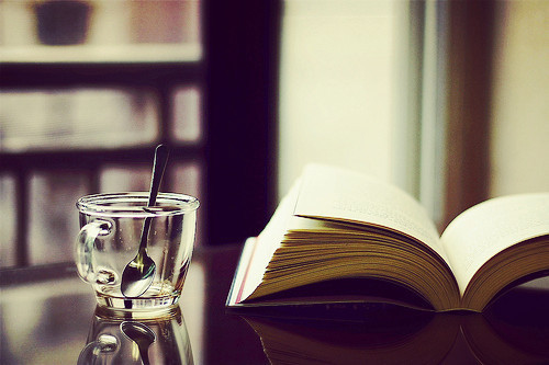 【能为一切众生，种植善根！】吾人生生所经过之时代，在在所接触之万类，一一皆与我有缘。一一众生至灵妙之心地，皆可作为自他兼利之无上福田。我既于一一众生心田中，散播福德种子。无边胜福，即缔造于此印造经像，宏法利生之一真心中矣！——辑录《印造经像之功德》·印光大师开示