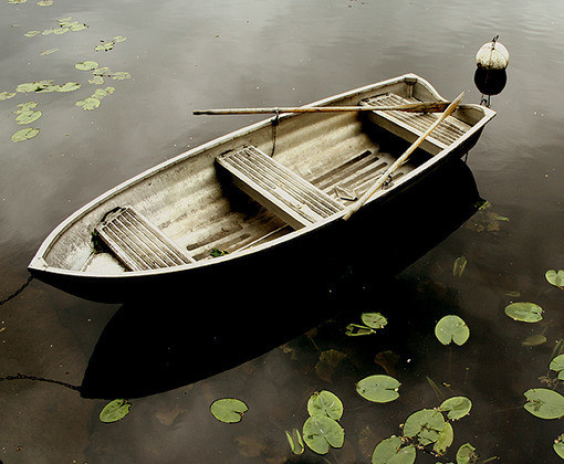 「先益后损，则恩反为仇，前功尽弃。先松后紧，则管束不下，反招怨怒。」《格言别录》