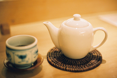 「轻信轻发，听言之大戒也。愈激愈厉，责善之大戒也。」《格言别录》