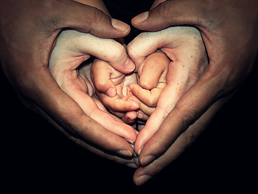 「《易经》中替宅心仁厚的有德之士筹谋，专谈如何趋向吉祥、避开凶险的道理。如果说上天所定的命运是固定、不可改变的，那么如何可以趋吉避凶呢？《易经·坤卦》上说：“积善之家必有余庆，积不善之家必有余秧。”你是否能信得过这个道理呢？！」辑录《了凡四训本义直解》