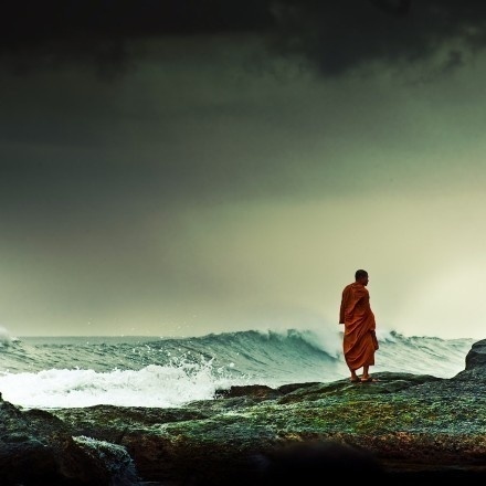 「静以修身，俭以养德，入则笃行，出则友贤。读书者不贱，守田者不饥，积德者不倾，择交者不败。」《格言联璧》