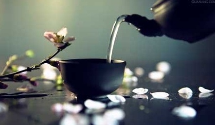 「处世不必邀功，无过便是功；与人不求感德，无怨便是德。」《菜根谭》·洪应明编