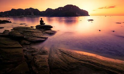 「你要晓得来生做人，比临终往生还难。何以故？人一生中所造罪业，不知多少。别的罪有无且勿论。从小吃肉杀生之罪，实在多的了不得。要发大慈悲心，求生西方。待见佛得道后度脱此等众生，仗佛慈力即可不偿此债。若求来生则无大道心，纵修行工夫好功德有限。」辑录《印光法师文钞》·复智正居士之母书