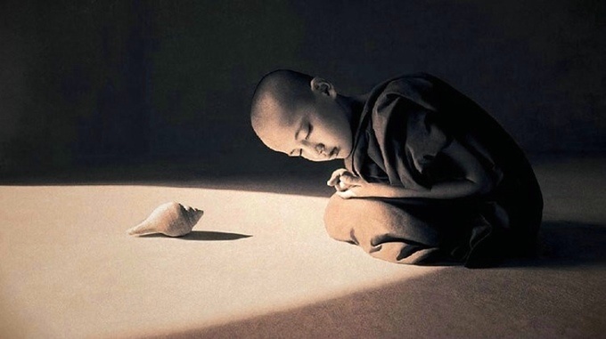 「放生一事，所放小鱼被大鱼食，固有此事；放之又遭捕，亦不能全免。但谓小鱼被大鱼食尽，放者又全被捕走，何来如此事理，何得过虑？譬如救济难民，或与一衣，或与一食，当日则可不至即死；此一衣一食，自然不能令彼温饱终身，难道便不施舍而随其冻饿而死乎？」辑录《印光法师文钞》·复愚僧居士书