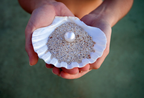 「人生难得今已得，佛法难闻今已闻。此身不向今生度，更待何生度此身？西方急急早修持，生死无常不可期。窗外日光弹指过，为人能有几多时？」辑录·《德森法师劝念佛偈》