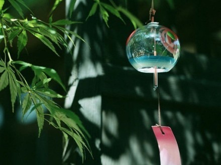 「言行拟之古人，则德进。功名付之天命，则心闲。报应念及子孙，则事平。受享虑及疾病，则用俭。」《格言联璧》