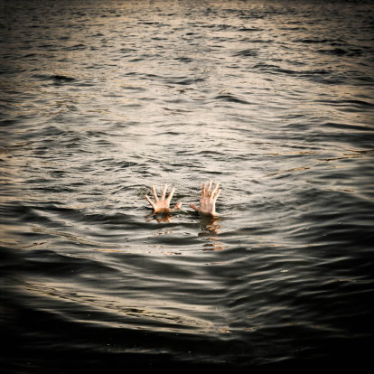 「有一刘姓居士编造了一本《自知录》，以大菩萨的不思议境界加在主人公头上。大师见此书后就指出，将自己的境界搬出来与人作则是不妥的。大师慨叹时当末法，人多作伪，眩惑无知，坏乱佛法，疑误众生。何苦以虚名而获实祸，至于永劫沉沦呢？」辑录《常惭愧僧印光法师的故事》·余池明著