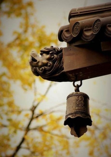 「谄曲之心与道相违，是故宜应质直其心。当知谄曲但为欺诳，入道之人则无是处。是故汝等，宜应端心以质直为本。」辑录·《佛遗教经