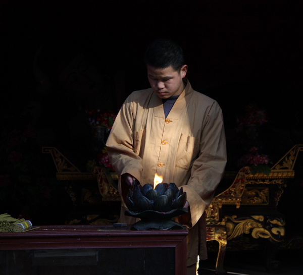 「若种种戏论，其心则乱，虽复出家，犹未得脱。是故比丘，当急舍离，乱心戏论。若汝欲得寂灭乐者，唯当善灭戏论之患。是名不戏论。」辑录·《佛遗教经》