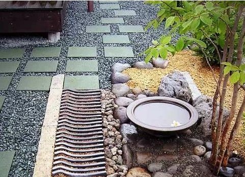 「出一个大伤元气进士，不如出一个能积阴德平民；交一个读破万卷邪士，不如交一个不识一字端人。」《格言联璧》