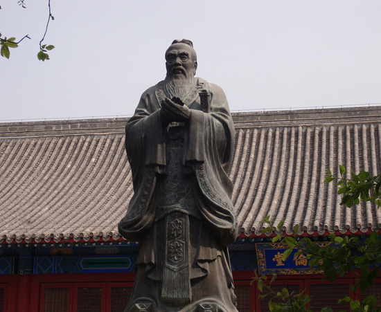 「“敬师”：师严道尊，人伦表率，道德学问，是效是则。养我蒙正，教我嘉谟，不敬其师，何能受益？“择友”：近朱者赤，近墨者黑，朋友相处，有损有益。益者近之，损者远之，劝善规过，端赖乎兹！」辑录《德育启蒙》·印光法师著