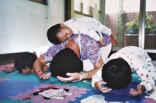 「若人无病，趁身康健，正好念佛；若人有病，切近无常，正好念佛；若人年老，光景无多，正好念佛；若人年少，精神清利，正好念佛；若人处闲，心无事扰，正好念佛；若人处忙，忙里偷闲，正好念佛；」《云栖法汇》·【明】 莲池大师