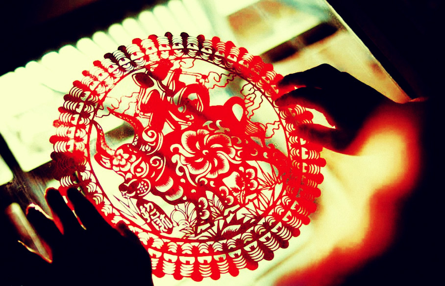 谨记印光大师之重要开示「行住坐卧，穿衣吃饭，从朝至暮，从暮至朝，一句佛号，不令间断或小声念，或默念。除念佛外，不起别念。若或妄念一起，当下就要教他消灭！」