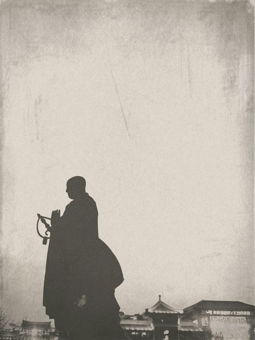 【你要利人，必定要把我执去掉】大乘佛教，就是说把自己放了一边，在利益众生当中，经过各式各样的困难艰苦，（慢慢磨练）把自己这个我执烦恼断掉，你要利人，必定要把我执去掉。