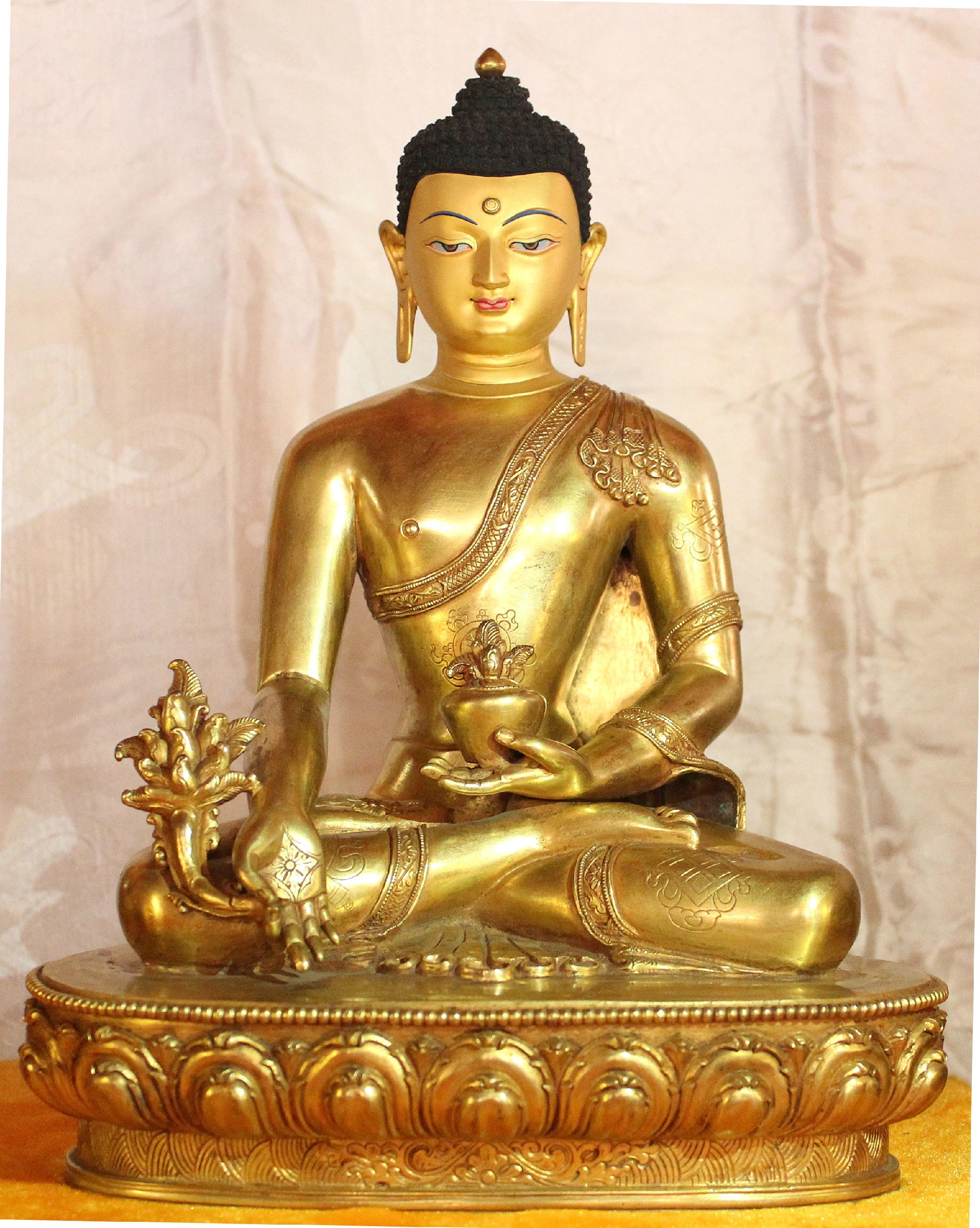 很多人对佛教有误解，认为佛教只是对死人起作用的，而实际上佛转fa轮，都是针对活人的各种烦恼之病而说法的。如《药师经》云：