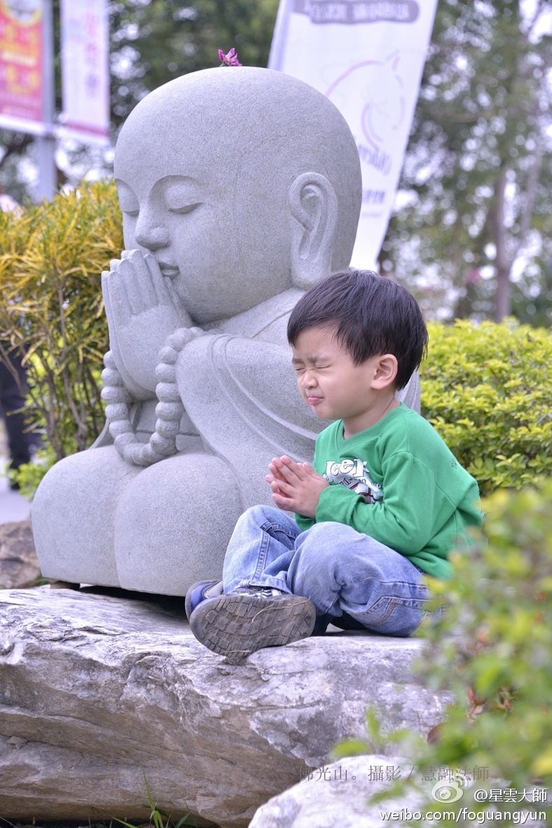 根尘的快乐是短暂的，念佛时自然从心中涌出法乐，找到内心的宝藏，则是恒常的快乐。