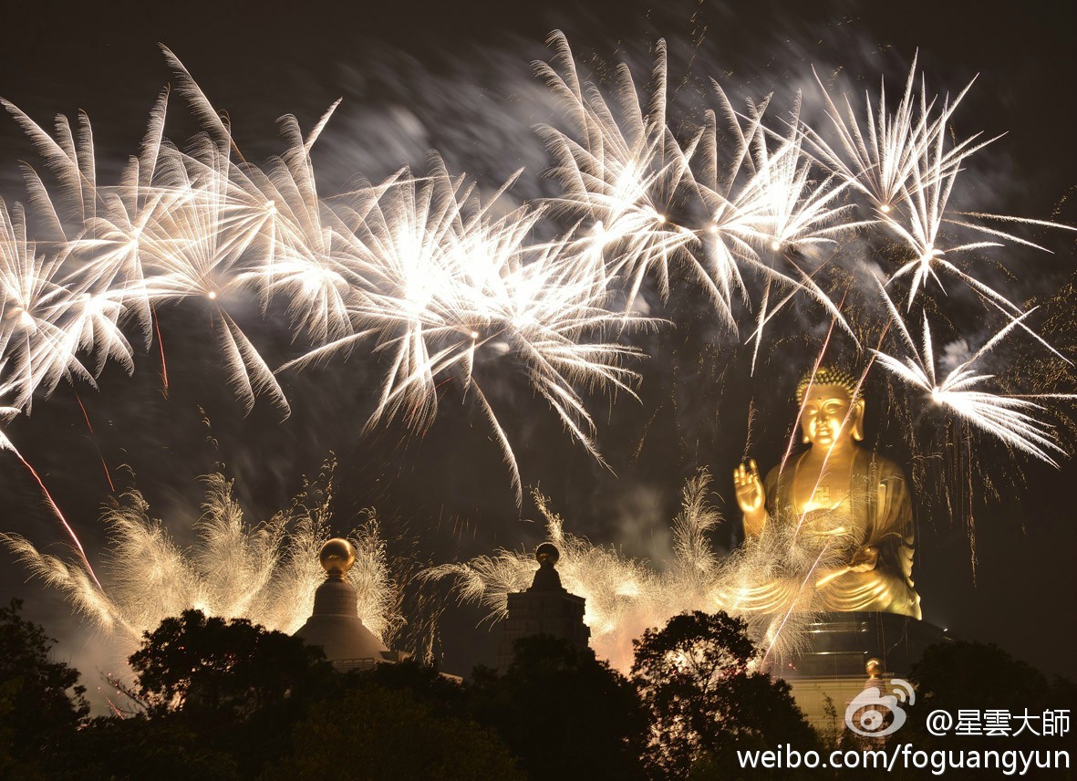 在五光十色的世间，面对五欲六尘的诱惑，都能自觉心安。有此涵养，不就是最美的人生禅境吗？