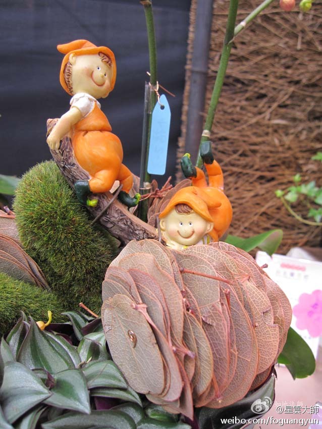 人与人之间所以会吵架，是因为两个人都坚持自己对。在工作中有不同的看法、摩擦，是难免的，重要的是要互相尊重、包容、协调。做人要学习吃亏，凡事不要申辩，承担下来，自然就不会有口角。