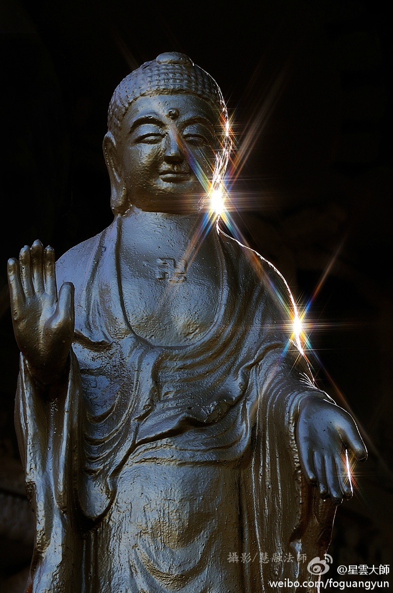 回向，能使修行者去除我执，远离贪瞋痴三毒，心常清净；回向的修持，不仅自身不会少什么，还能利益更多的人，广被一切众生。