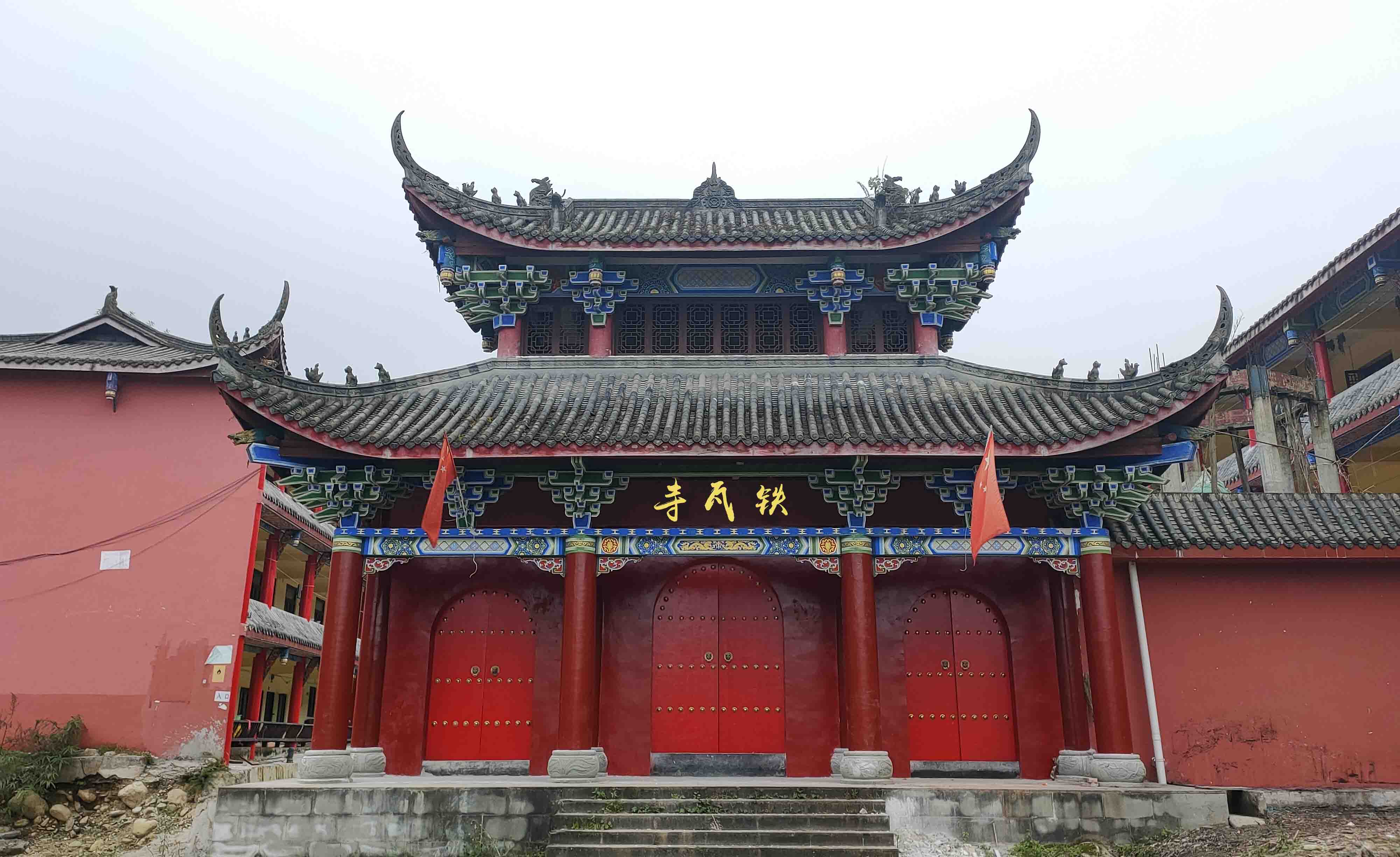 千年古刹铁瓦寺主持今日做这件事，无量佛光进家门，永享福报功德！