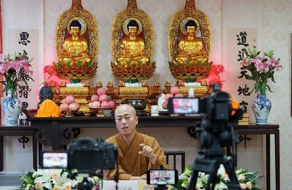 幻术师与出家师的故事