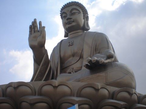 鸠摩罗什，一位来自西域的译经大师传奇人物