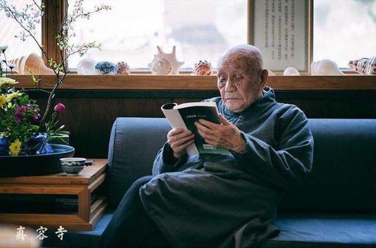 佛教进入大殿或者跪拜佛祖时的礼仪规范