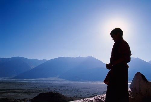 “阿弥陀佛”的“阿”应该如何念才正确？有何含义？