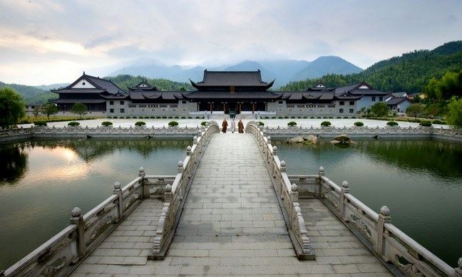 学佛修行应该读哪十大佛教经典？