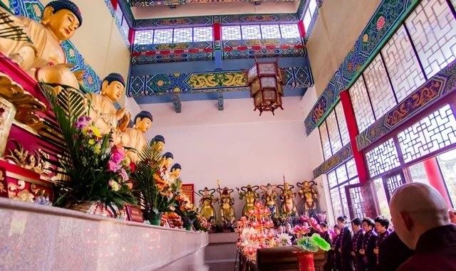 文殊菩萨化身乞丐两度救虚云禅师的故事