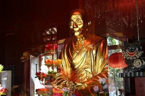 常敏法师微开示：有位朋友对佛教很感兴趣，但不敢皈依