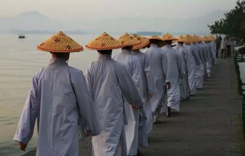 大愿法师：受到伤害的时候要怎么对待呢？