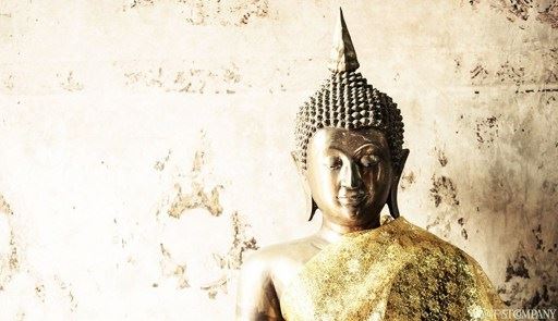 历史上中国的第一部佛经是什么时候出现的？