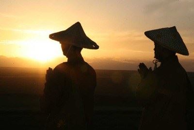 佛弟子应当要如何对待经书？