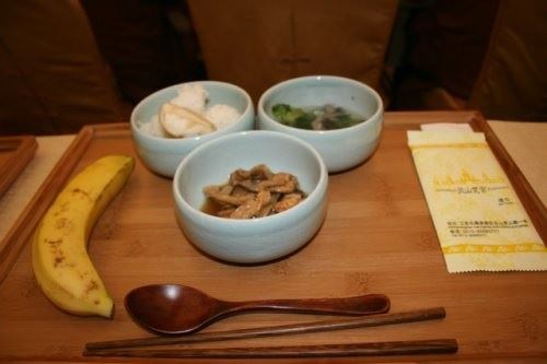 供品、佛像、四大天王的含义