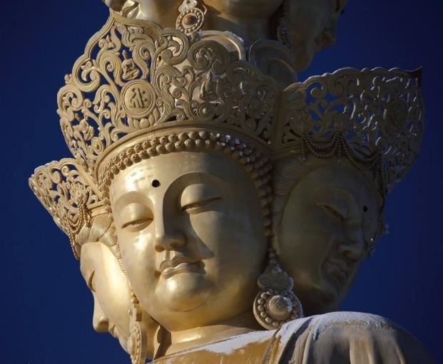 内在依据佛法，外在表现世间法