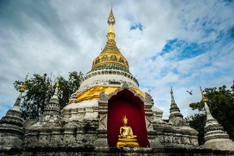 假因毁谤圣者，堕无间狱受苦