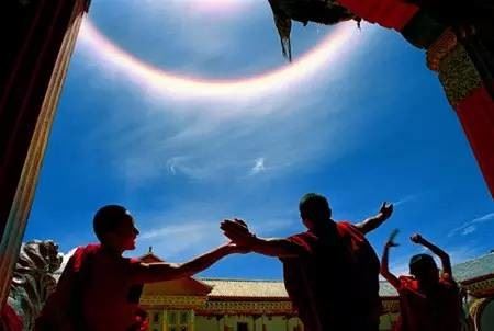 二百岁贫穷老翁求佛陀开示前世因缘