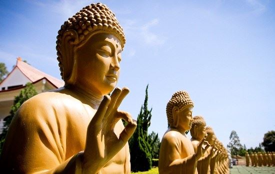 超越智慧将修行融入世俗红尘，这样才会受益，才会成就