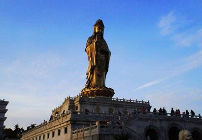施食，大家就种下了这个无量的威德，个个相好庄严