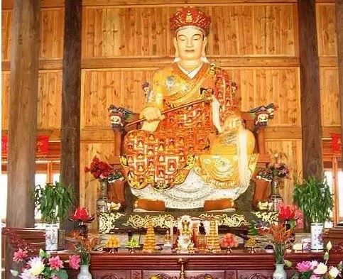 在佛前供养一朵花的功德有多大？那就看你以何种心情去供养这朵花