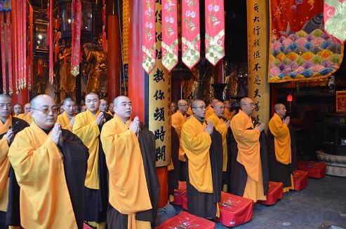 灰土牛粪涂满身佛陀劝诫应时时正念现前