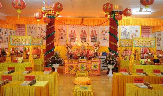 富贵的正因是布施