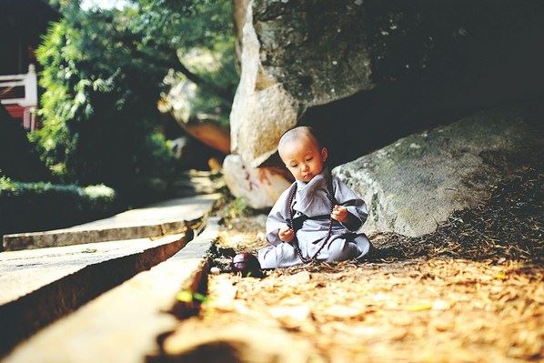 净极光通达，寂照含虚空。