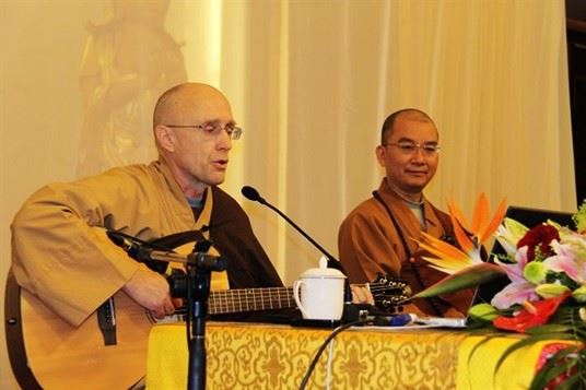 莲花为什么和佛教结下不解之缘？