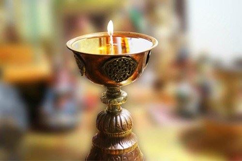 供养佛的生身，必然消除宿业。增长福德！